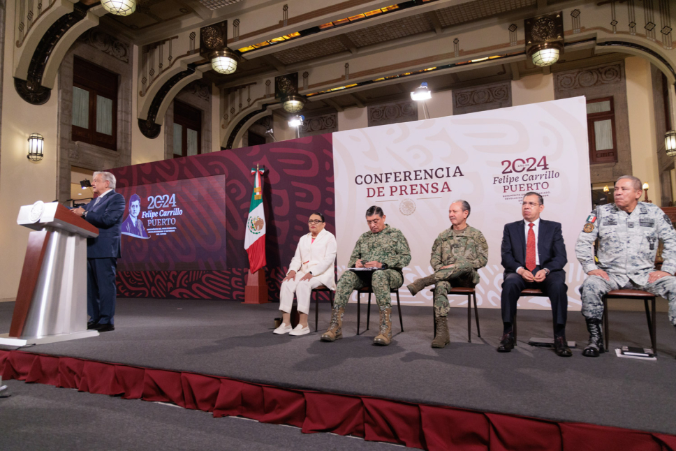 Al informe asistieron los secretarios de la Defensa Nacional, Luis Cresencio Sandoval González, y de Marina, José Rafael Ojeda Durán, así como el subsecretario de Seguridad Pública de la SSPC, Luis Rodríguez Bucio.