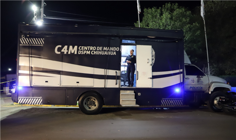 La Policía de Chihuahua se ha ganado reconocimiento nacional e internacional por sus buenas prácticas, constante mejora y certificaciones que la posicionan como una de las mejores fuerzas preventivas de México y Latinoamérica.