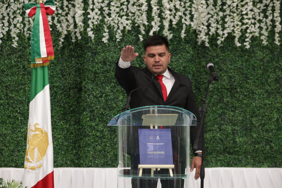 Iván Rodelo Espejo, quien asumió el cargo tras ganar las elecciones el pasado 2 de junio como candidato del Partido del Trabajo (PT), agradeció el apoyo recibido y se comprometió a continuar el trabajo en beneficio de los ciudadanos de Ciudad Ahumada.