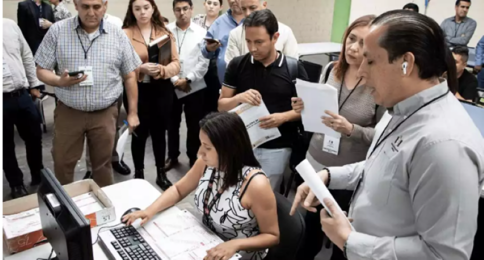 La prueba fue dirigida por la Dirección de Sistemas del IEE, con la presencia de las Consejeras y Consejeros Electorales del IEE, Fryda Libertad Licano, Georgina Ávila Silva, Gerardo Macías Rodríguez, Víctor Yuri Zapata Leos y Ricardo Zenteno Fernández, así como representantes de partidos políticos, el Ente Auditor del PREP y personal del Comité Técnico Asesor del PREP (COTAPREP).